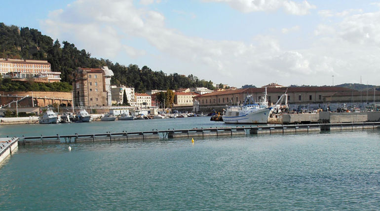 New special floating jetties for big fishing boats in Ancona, Italy
